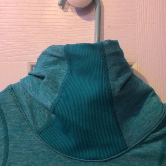 Turquoise LuluLemon Jacket - Picture 9 of 9